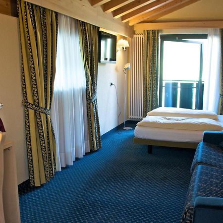 Alexander Charme Hotel ลีวินโญ ภายนอก รูปภาพ