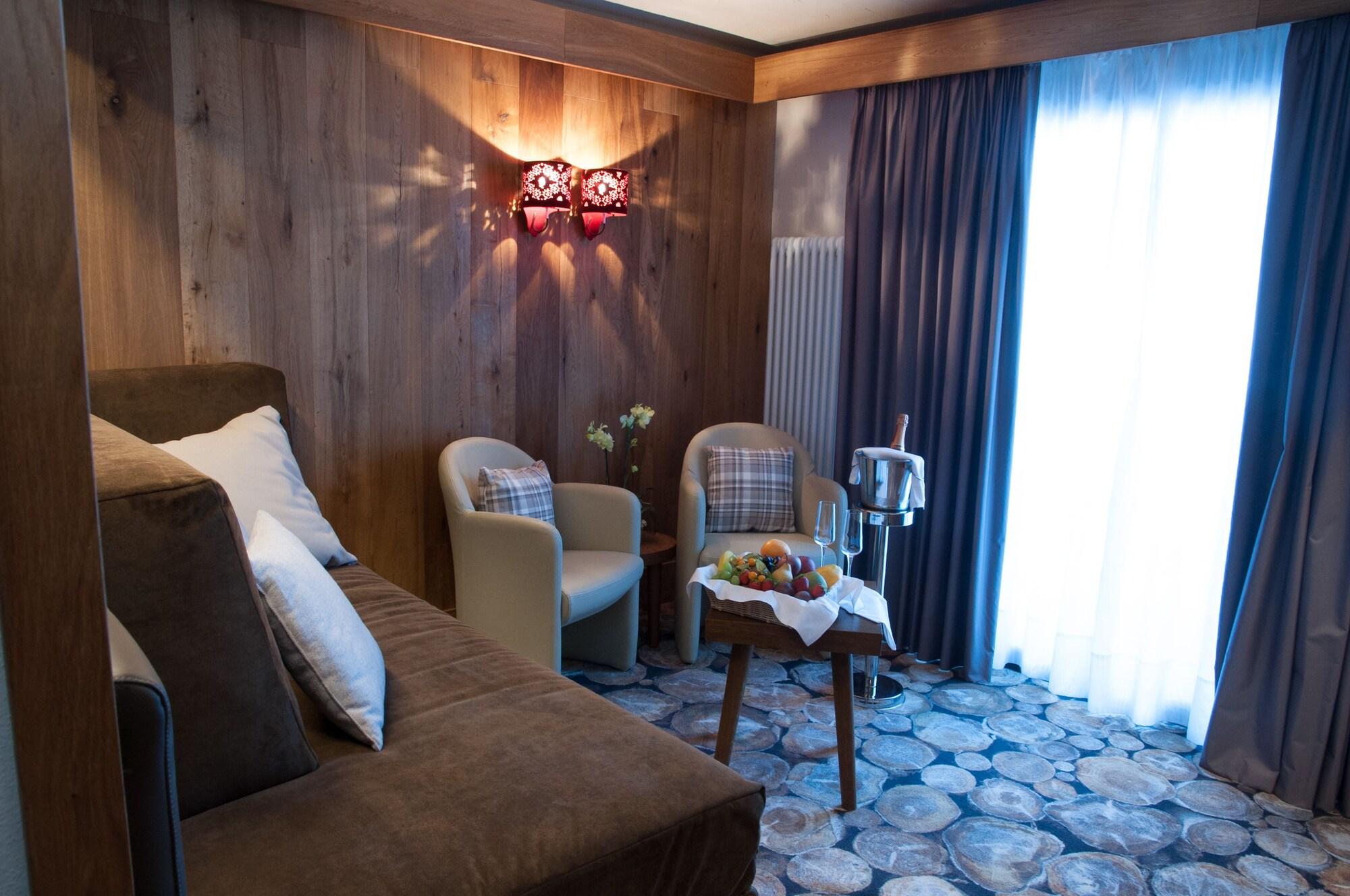 Alexander Charme Hotel ลีวินโญ ภายนอก รูปภาพ
