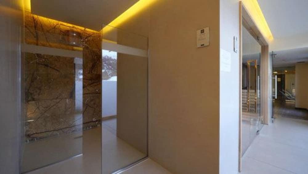 Alexander Charme Hotel ลีวินโญ ภายนอก รูปภาพ